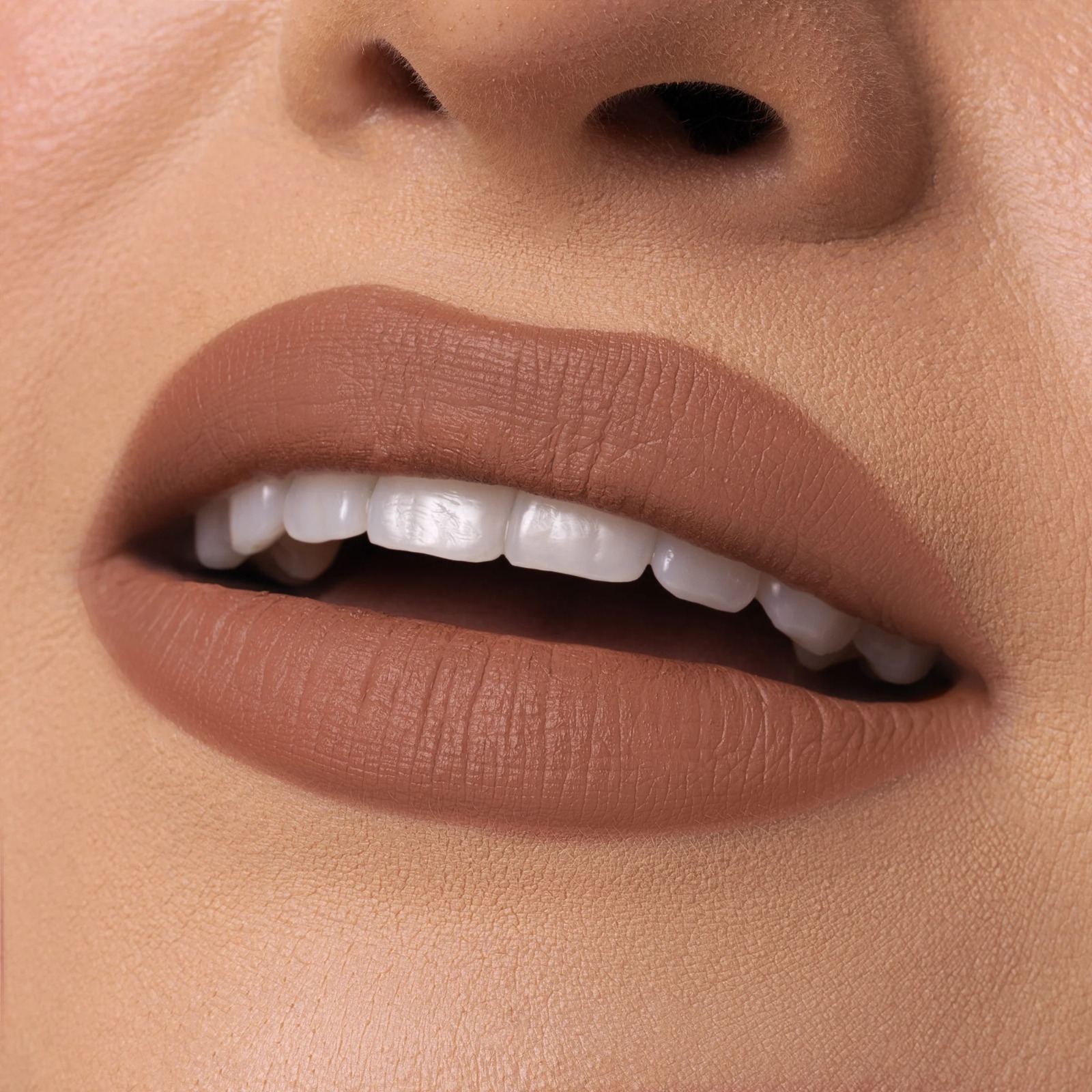 Beauty Creations - WORTH THE WAIT LIPSTICK (copia)